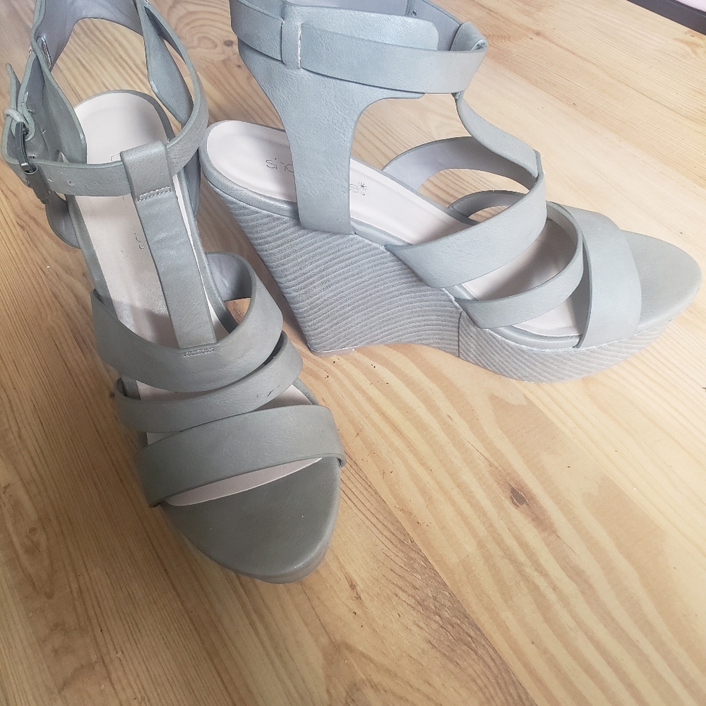 Shoedazzle Size 10 Greyish/tan